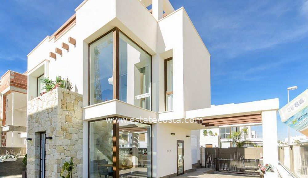 Dom-/-Willa 109m2  5km od plaży