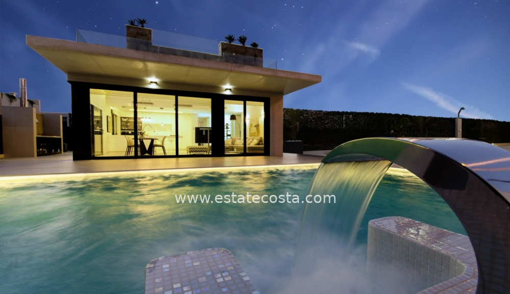 Dom-/-Willa 196m2  500m od plaży