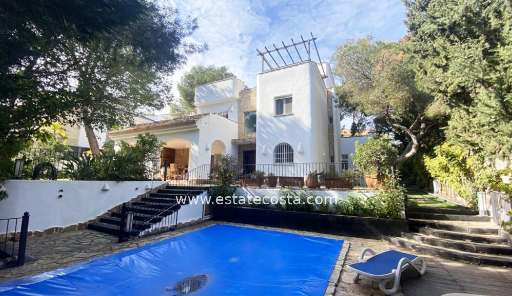 Dom-/-Willa 306m2  300m od plaży