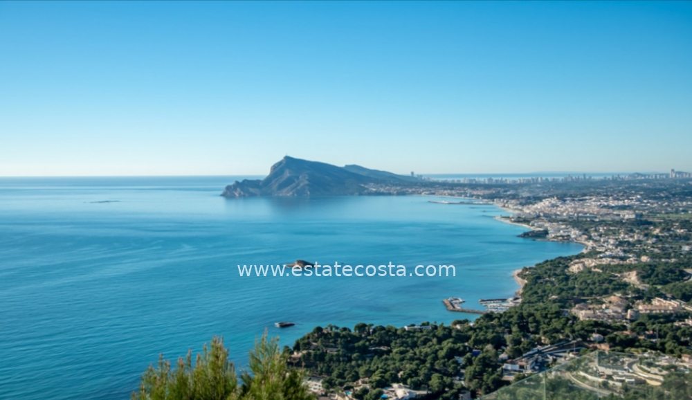 Dom-/-Willa 500m2  2km od plaży