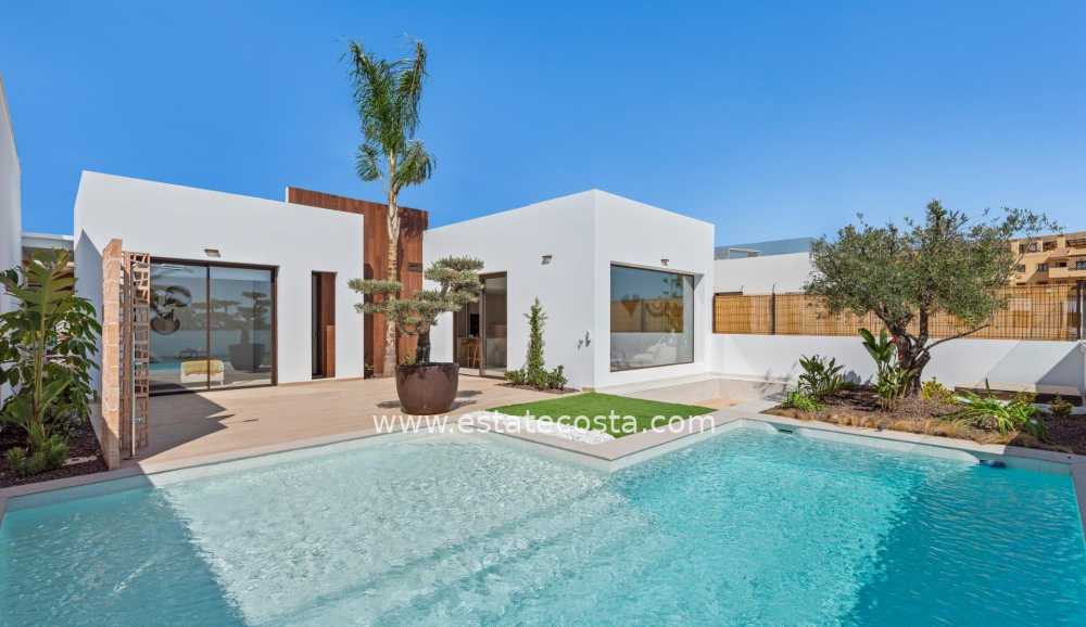 Dom-/-Willa 220m2  1km od plaży