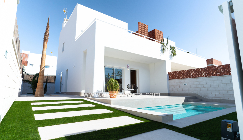 Dom-/-Willa 118m2  2km od plaży