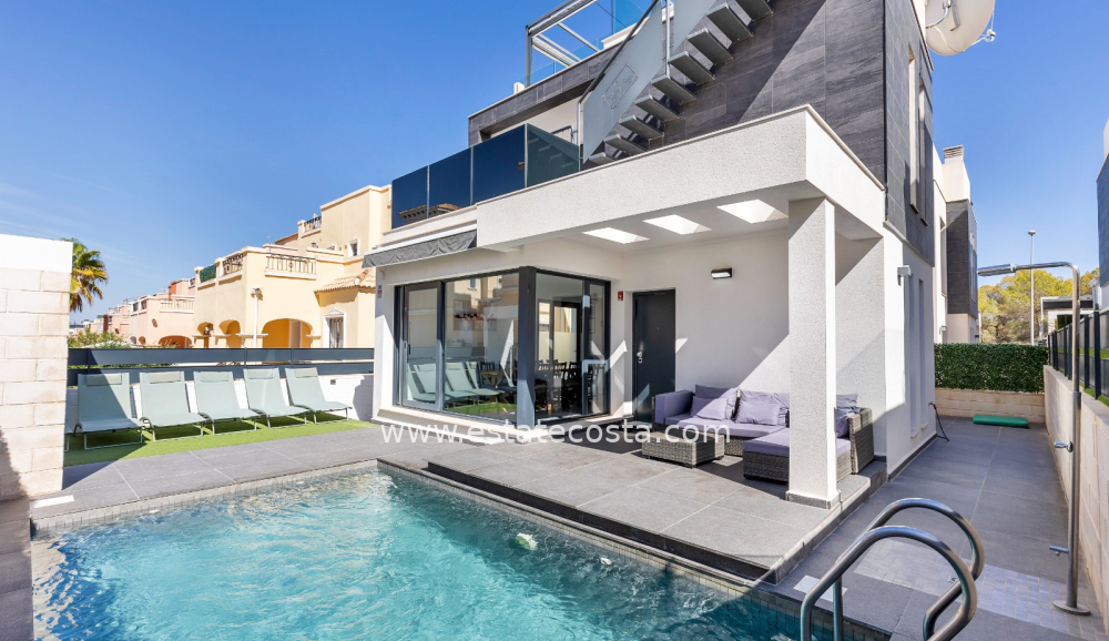 Dom-/-Willa 160m2  5km od plaży