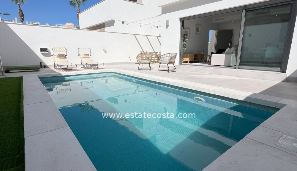 Dom-/-Willa 117m2  3km od plaży