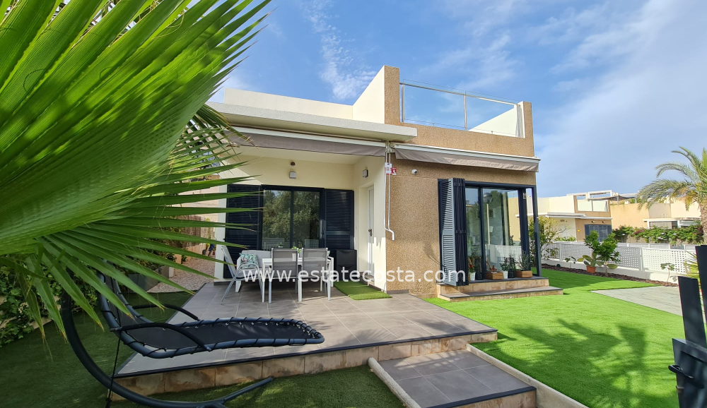 Dom-/-Willa 88m2  2km od plaży