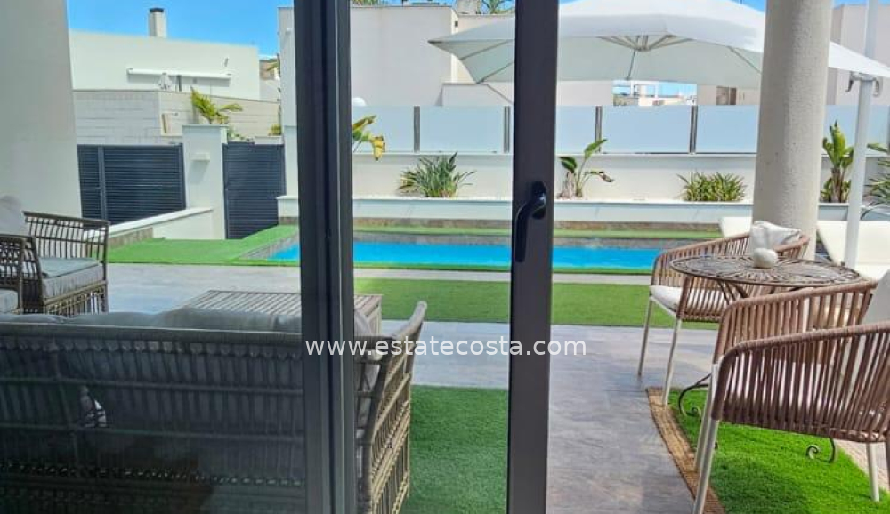 Dom-/-Willa 150m2  3km od plaży