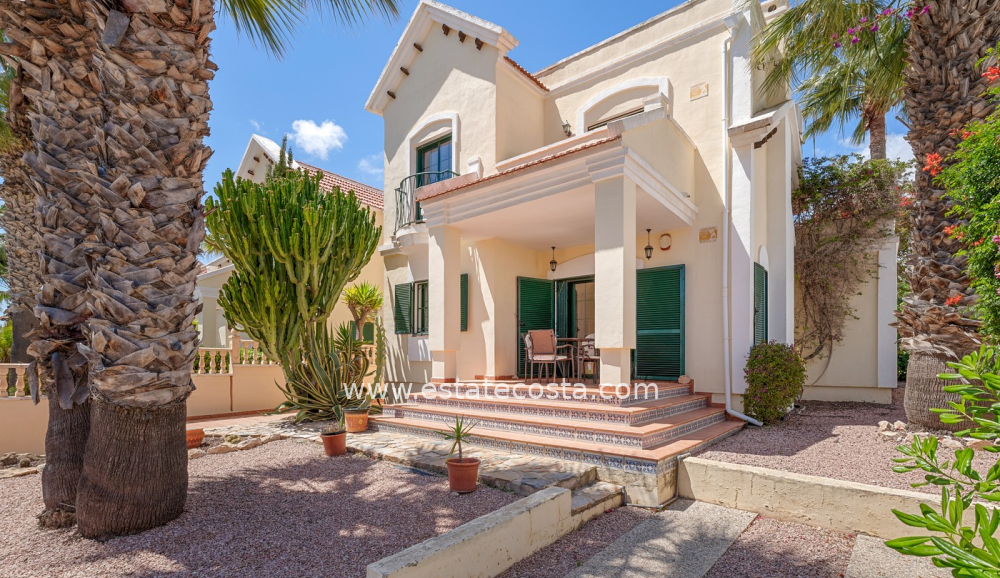 Dom-/-Willa 92m2  3km od plaży