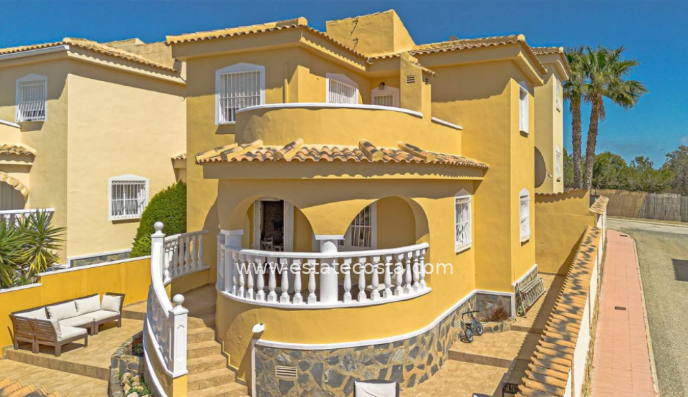 Dom-/-Willa 88m2  5km od plaży