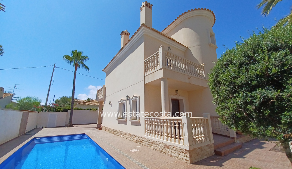 House-/-Villa 220m2  200m from the beach