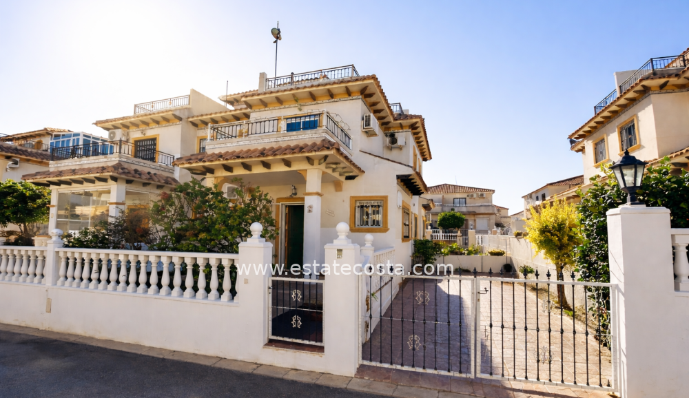 Semidetached-villa 85m2  1km from the beach