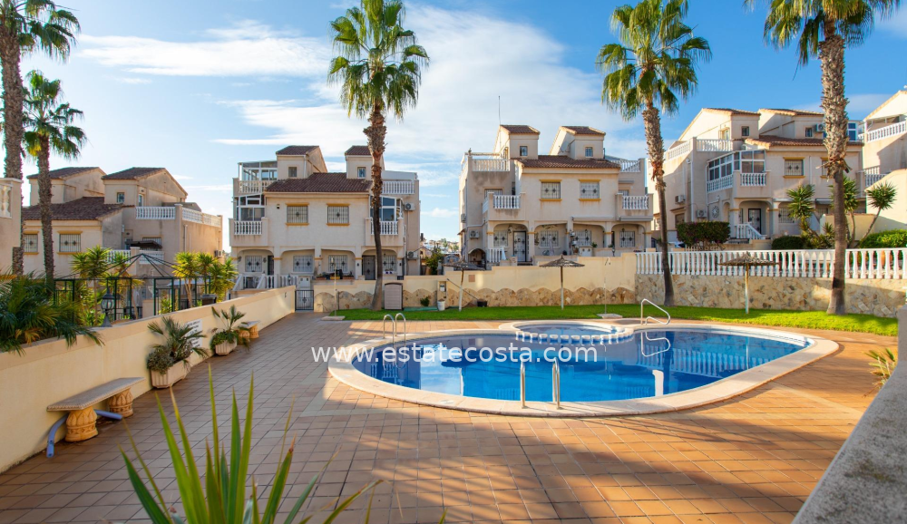 Chalet-pareado 79m2  5km de la playa