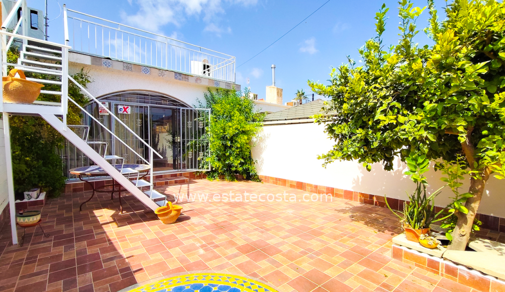 Bungalow 95m2  2km from the beach